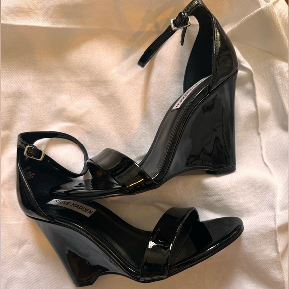 New Steve Madden Mallor Wedge strap Sandals black patent leather size 7.5 - Picture 6 of 9